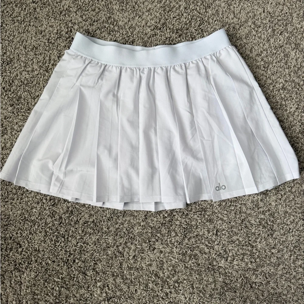 ALO Yoga White Varsity Tennis Skirt - Picture 1 of 10